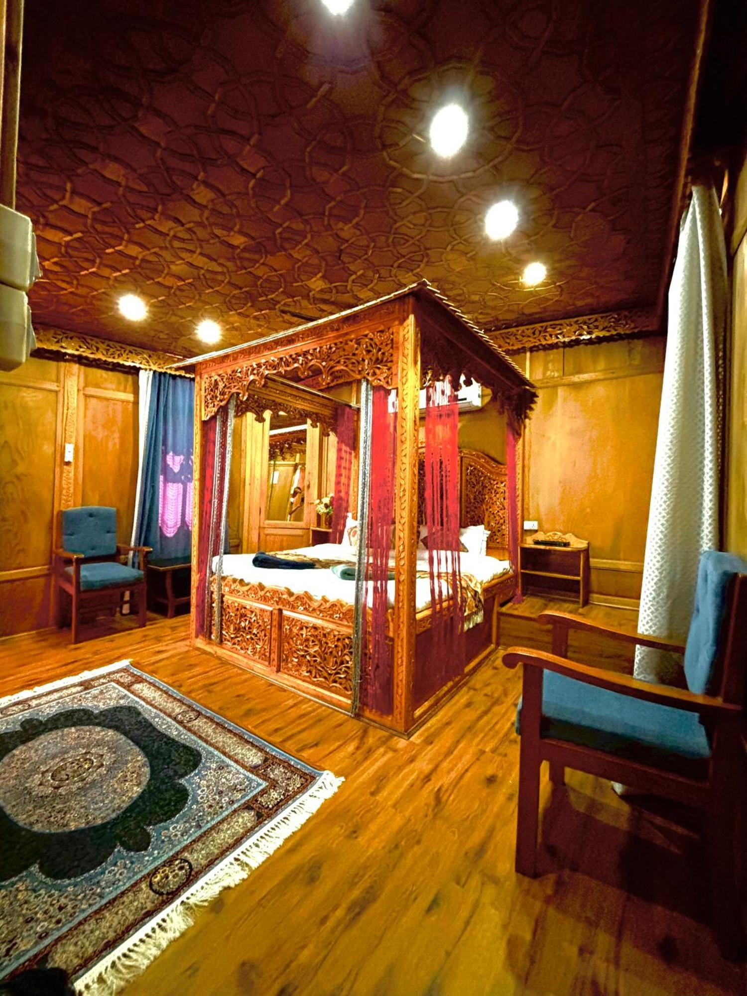 The Badyari Palace Houseboats Srīnagar Exterior foto