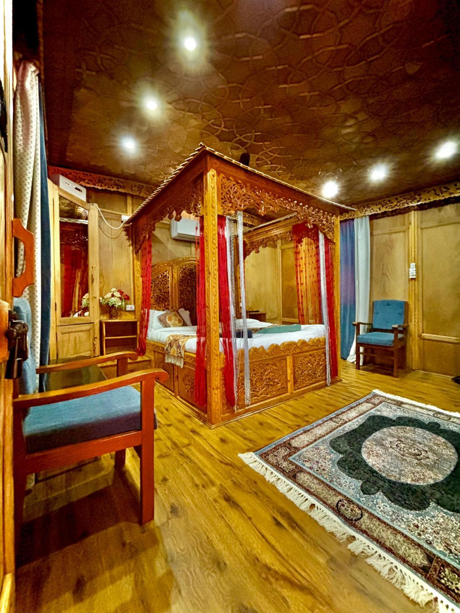 The Badyari Palace Houseboats Srīnagar Exterior foto