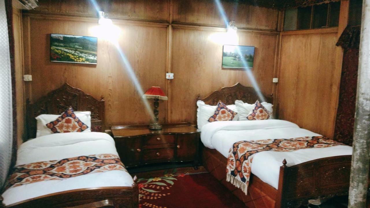 The Badyari Palace Houseboats Srīnagar Exterior foto